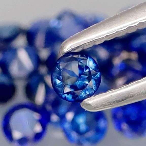 Excellent 2.20ct classic blue Sapphire set