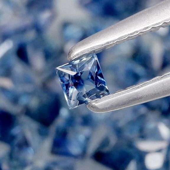 Excellent 3.64ct classic blue Sapphire set