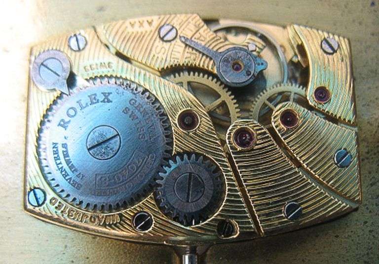 CONTENT OF SAFE DEPOSIT BOX: RARE ROLEX ART DECO MEN'S WATCH