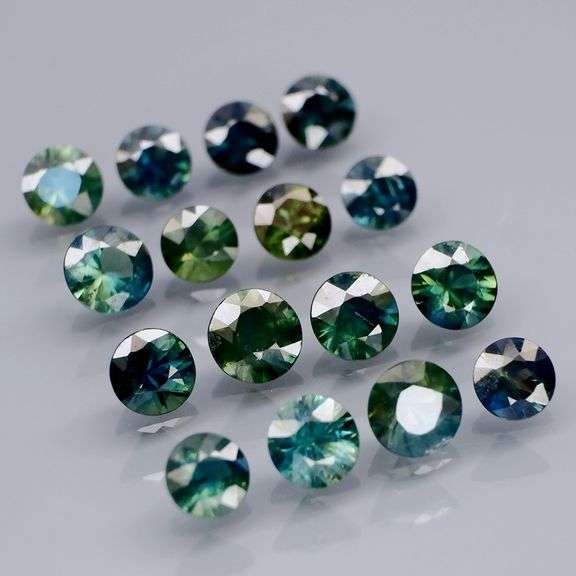 Multi-hue 4.74ct natural blue green Sapphire set