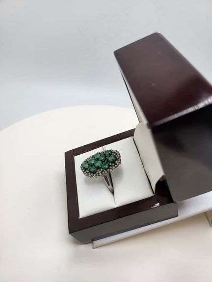 Extremely fine Victorian Emerald and diamonds ring