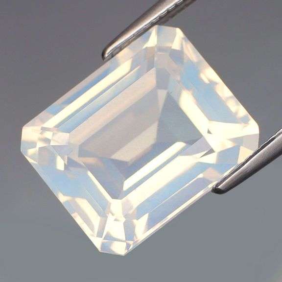 Phenomenal 6.06ct VS grade fully faceted Moonstone!