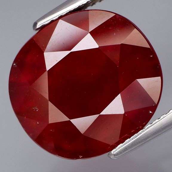 Burgandy red! 13.23 carats! Untreated Hessonite Garnet!