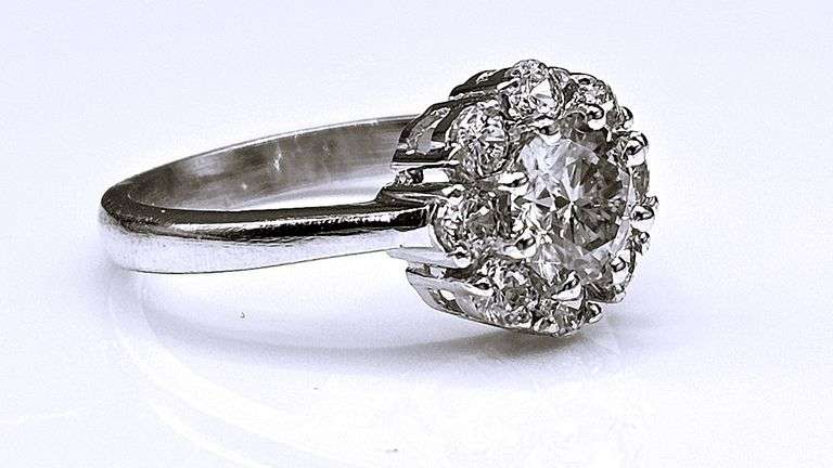 Beautiful 14 Kt White Gold Plate 3 Ct White Lab Simulated Diamond Ring