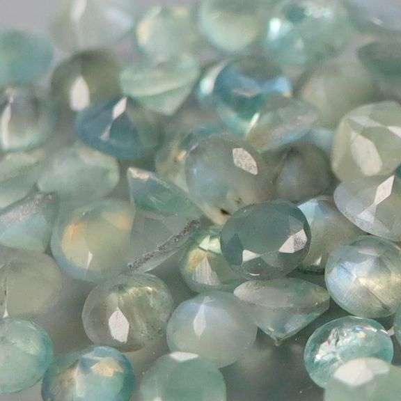 Extremely rare! 1.65ct color change Alexandrite set!