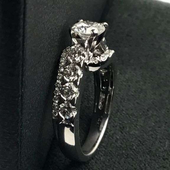 Round Brilliant cut Lab grown Diamond 14K White Gold Engagement Ring