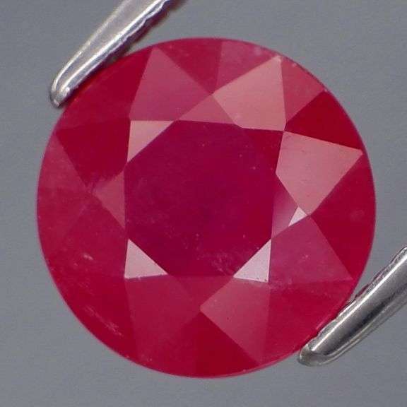 Ravishing 2.72ct ruby red Ruby solitaire -Heated only!