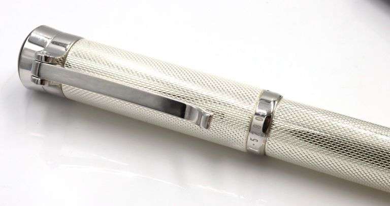 5280 Silver tone ball point pen and black fountian pen