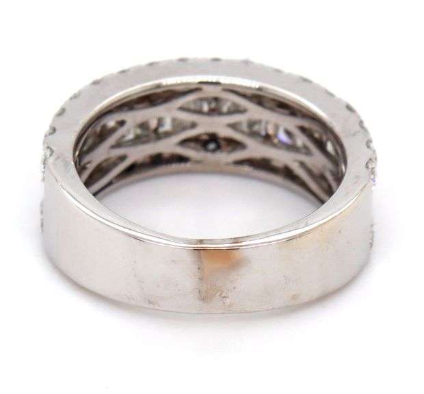 14kt White gold 2ctw baguette and round diamond band