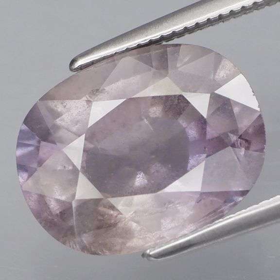 Huge! Color shifting! Untreated! 6.53ct Sapphire!
