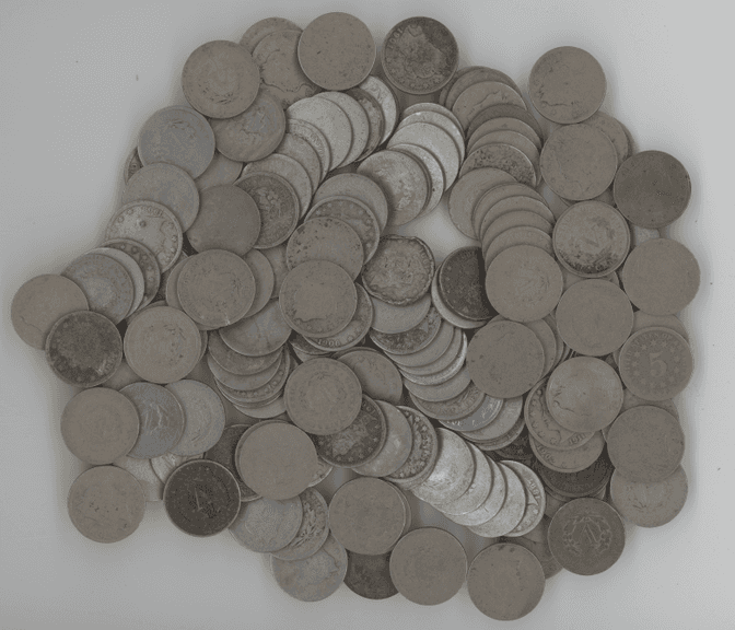 Large lot of 158 lower end circulated Liberty 'V' Nickels