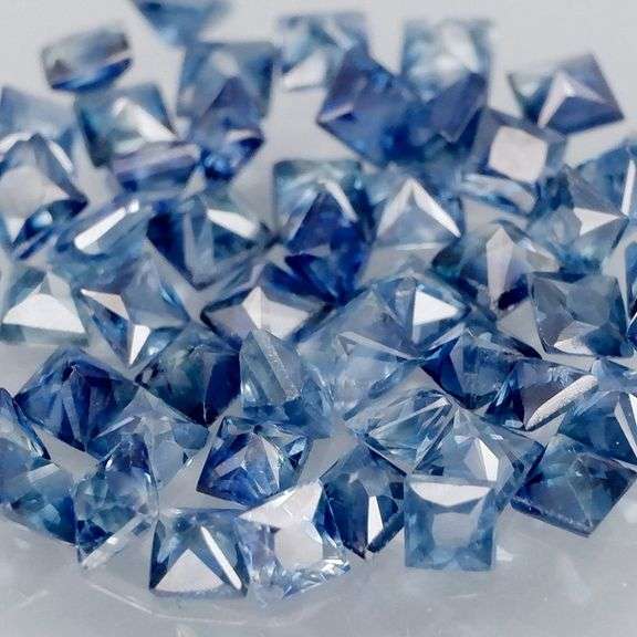 Excellent 3.64ct classic blue Sapphire set