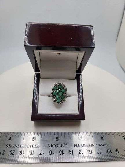 Extremely fine Victorian Emerald and diamonds ring