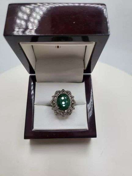 Extremely fine Victorian Emerald and diamonds ring