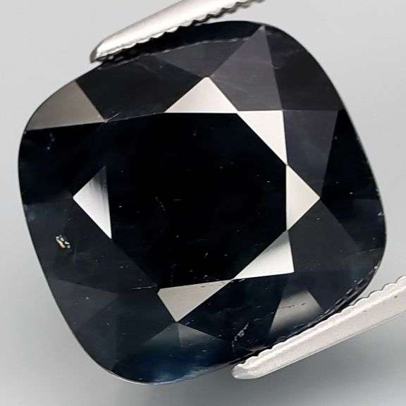 Simply incredible! 14.65ct midnight blue Sapphire -Heated only!