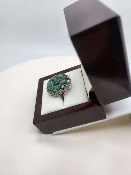 Extremely fine Victorian Emerald and diamonds ring