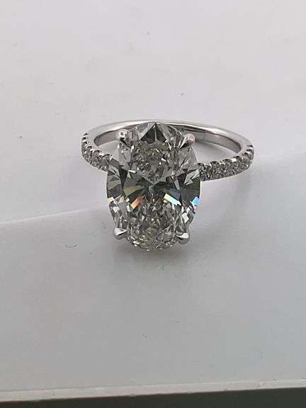 CERTIFIED BRAND NEW 14K WHITE GOLD DIAMOND ENGAGEMENT RING. 4.75 CARATS.