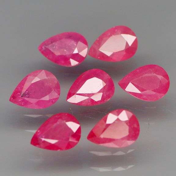 Collectors 5.71ct bright pinkish red Ruby set from Madagascar!