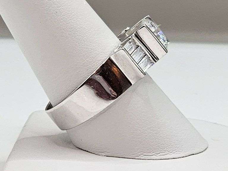 Mens Sparkling 2.35 Ct White Fire Moisanite Ring