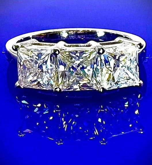 Sparkling 3.25 Ct  White Fire Mossanite Ring