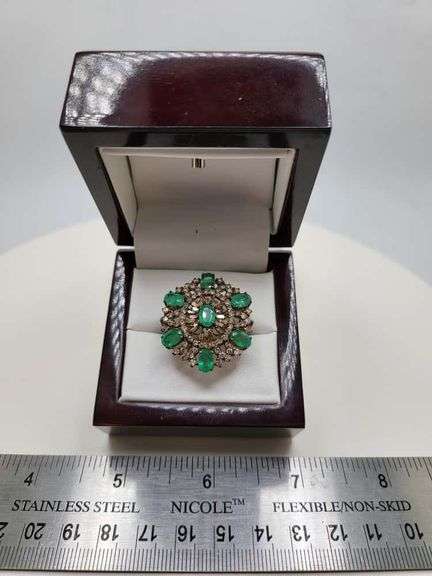 Extremely fine Victorian Emerald and diamonds ring