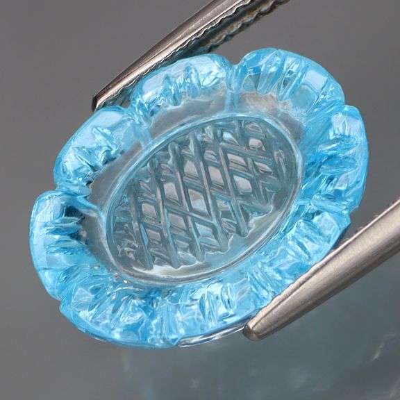 Flower cut! Vibrant color! 12.65ct Brazilian Topaz