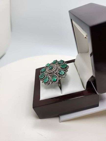 Extremely fine Victorian Emerald and diamonds ring