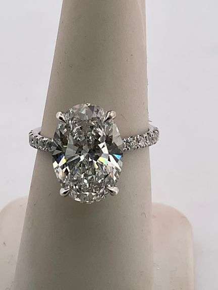 CERTIFIED BRAND NEW 14K WHITE GOLD DIAMOND ENGAGEMENT RING. 5.75 CARATS.