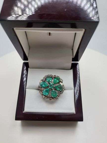 Extremely fine Victorian Emerald and diamonds ring