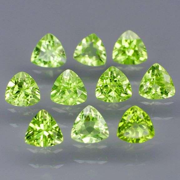 Glittering! 4.70ct 5x5mm trillion cut Peridot set