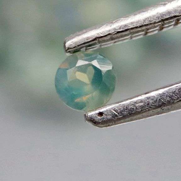 Extremely rare! 1.69ct color change Alexandrite set!