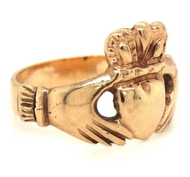 9kt Yellow gold Claddagh ring