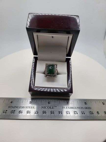 Extremely fine Victorian Emerald and diamonds ring