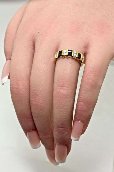 Sophisticated 18K Yellow Gold Sapphire & Diamond Ring