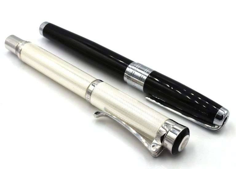 5280 Silver tone ball point pen and black fountian pen
