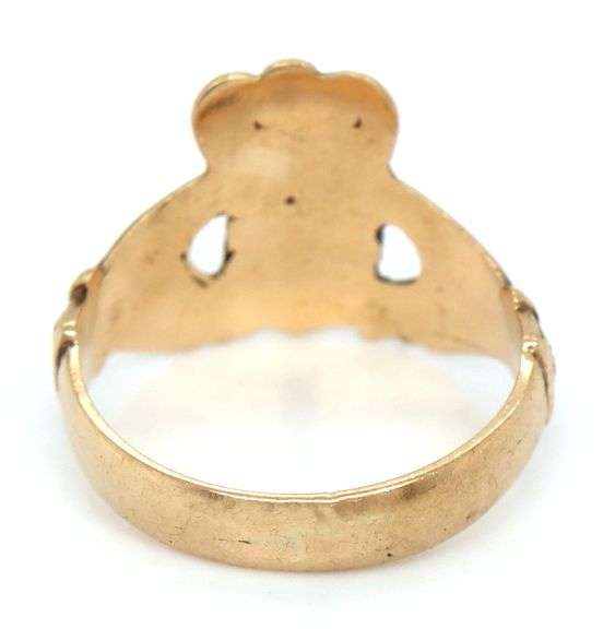 9kt Yellow gold Claddagh ring