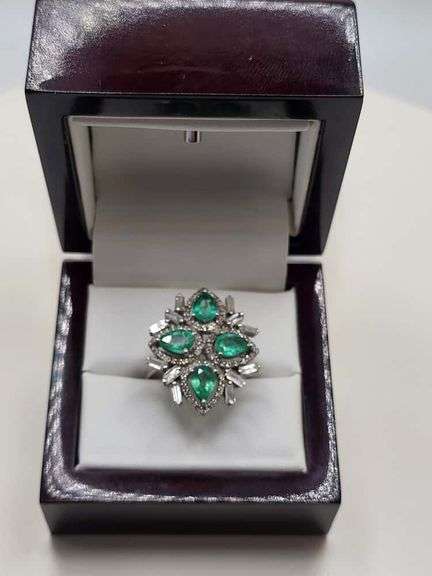 Extremely fine Victorian Emerald and diamonds ring