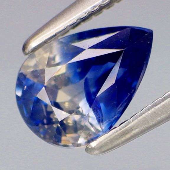 Strong color seperation! 1.08ct blue and white Sapphire! Heated only!