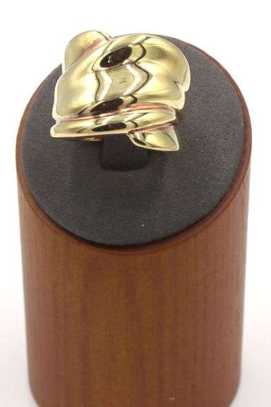 18kt Yellow gold Scalloped wide gold band