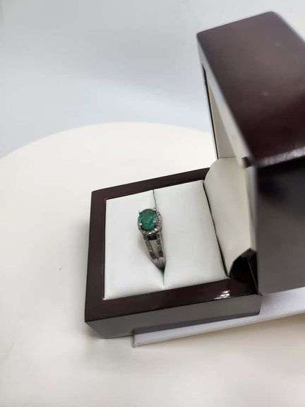 Extremely fine Victorian Emerald and diamonds ring
