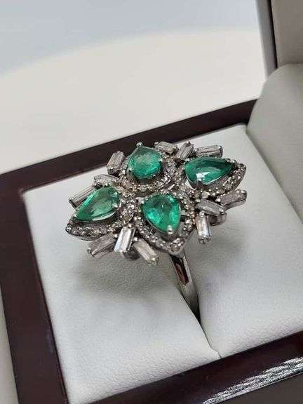 Extremely fine Victorian Emerald and diamonds ring
