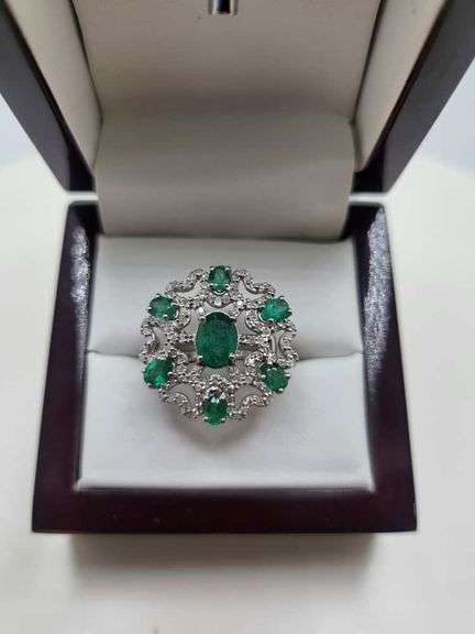 Extremely fine Victorian Emerald and diamonds ring