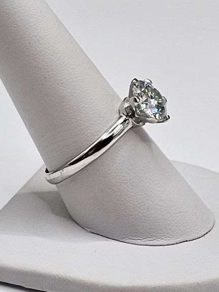 Ladies 14 K White Sparkling 2.75 Ct White Simulated Lab Diamond Ring