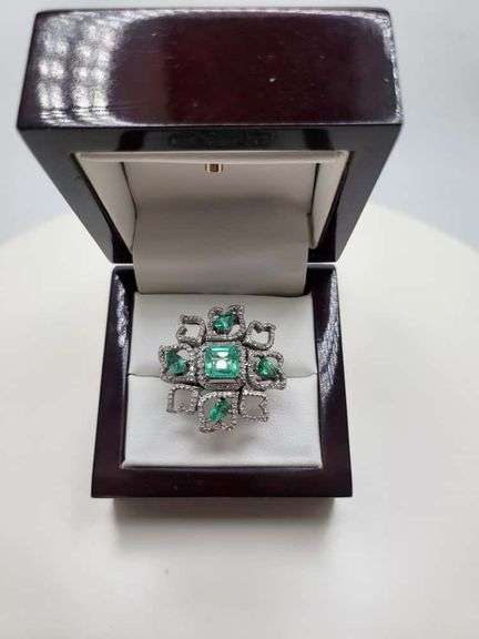 Extremely fine Victorian Emerald and diamonds ring