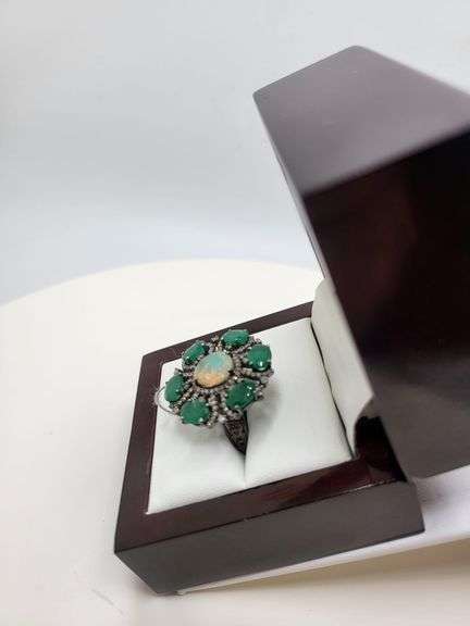 Extremely fine Victorian Emerald and diamonds ring