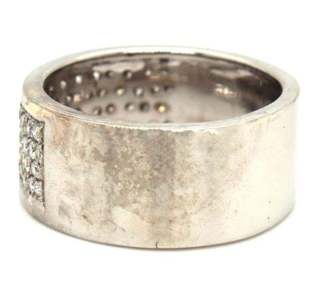 18kt White gold 1ctw diamond pave wide band