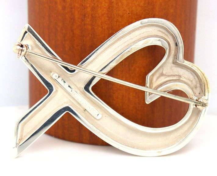 Tiffany & Co Paloma Picasso loving heart brooch