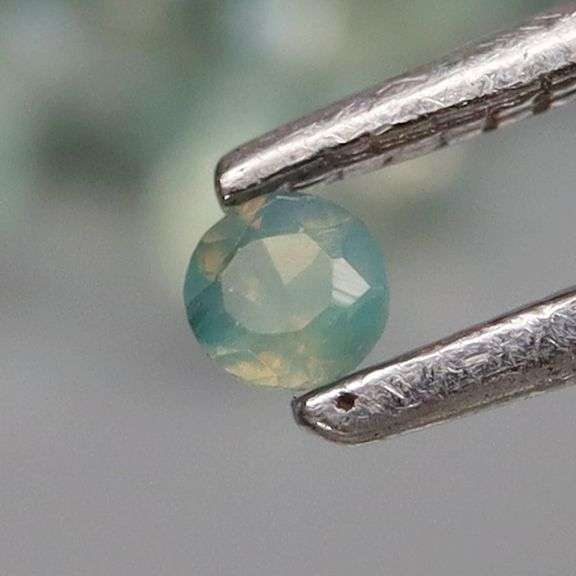 Extremely rare! 1.66ct color change Alexandrite set!