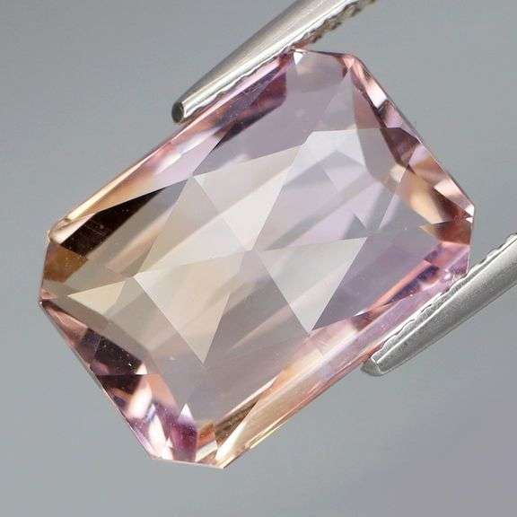 Premium cut! 9.30ct VS grade Bolivian Ametrine!