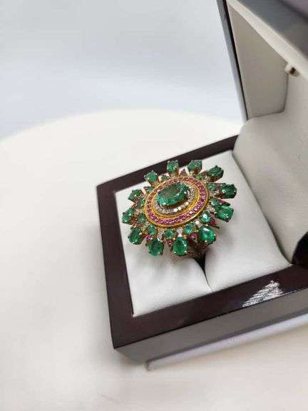 Extremely fine Victorian Emerald and diamonds ring